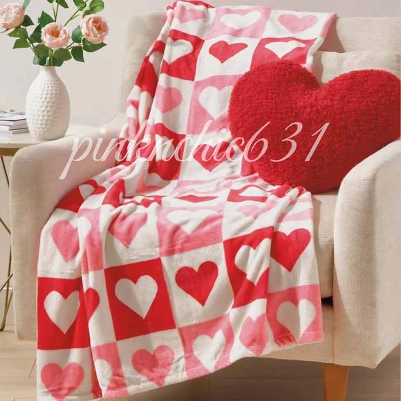 SOLD ‼️Kirkton House Plush Valentine's Day Throw Blanket 50 x 70 - Picture 1 of 2